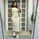 Vestido mid costa nua beje