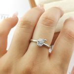 Anel Eternity Com Aro Cilíndrico e Chapa De Menina Com Óculos