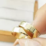 Par de Aliança em Ouro Modelo 5mm Uruguai Reta Chanfrada