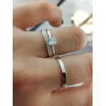 Par de Aliança em Prata 2mm Meia Volta de Pedras Cravejadas + Anel Solitário em Prata de Brinde