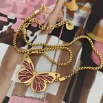 colar borboleta rosa