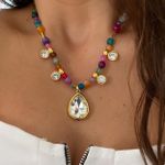 Colar ágatas coloridas com gota de zírcônia