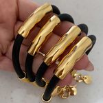 Pulseira fio de borracha com metal orgânico 