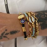 Pulseira Talismã no fio de borracha