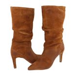 Bota Feminina Salto Fino Bico Fino Enrugada Slouchy Em Couro Maria Paula Camel