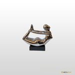 ESTATUETA MULHER CROMADA