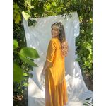 vestido risca de giz mostarda