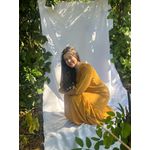 vestido risca de giz mostarda