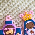 Entremeios Crucifixo e Nossa Senhora Rosa Infantil - 2 Unidades