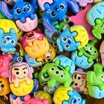 Pingentes Personagens de Desenhos Resina - 2 Unidades Sortidas