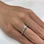 Anel Solitário Cravejado com Zircônias Ouro Branco 18K