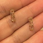 Brinco Retangular de Ouro Rosé 18K Detalhe Flores