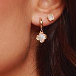 Brinco de Trevo Argola Ouro 18K com Madrepérola