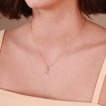 Pingente de Letra C Pequeno em Ouro 18K