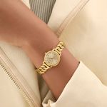Relógio Guess Feminino Dourado Pulseira Corrente GW0867L2