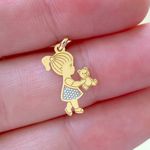 Pingente Menina com Ursinho em Ouro 18K 