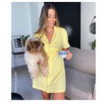 Camisola modelo americano amarela com viés azul.