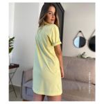 Camisola modelo americano amarela com viés azul.