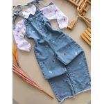 Macacão Jeans Flores 