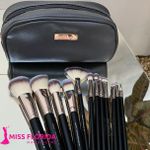 Kit de pinceis com necessaire 