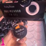 Delineador em gel preto black ruby rose 