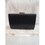 Clutch preta trançada