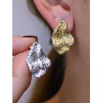 Brinco folha texturizado