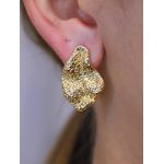 Brinco folha texturizado