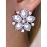 Brinco flor de pérolas