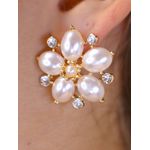 Brinco flor de pérolas