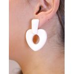 Brinco pendente de coração em acrílico