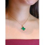 Colar de trevo verde