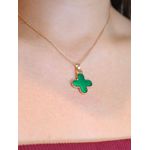 Colar de trevo verde