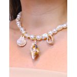 Colar pérolas e conchas