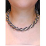 Colar torcido brilhante