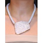 Colar brilhante com pingente