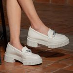 Mocassim Molly Feminino Tratorado Off White com Metal Prata