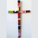 Crucifixo em madeira pintado 51cm