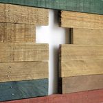 Crucifixo em quadro vazado - 55cm