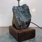 Luminária exclusiva Pedra Rústica - 31cm