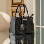 Bolsa em Material Tecnológico Preto Tote Bia