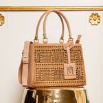 Bolsa em Material Tecnológico Camel Tote Bia