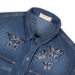 Camisa Jeans com Borboleta em Broche