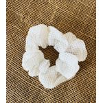 SCRUNCHIE - QUADRICULADA - COR BRANCA 