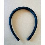 TIARA - COR PRETA - COM DETALHES DE CORAÇÃO 