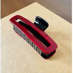 PIRANHA DE CABELO - VERMELHA COM PRETO - RETANGULAR 