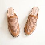 Mule Rafia Caramelo