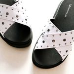 Sandália Confort Cruzada Spikes Branca