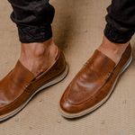 Loafer Elite Couro Premium Diamante Castor