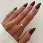 ANEL LISO LETRA D PRATA 925